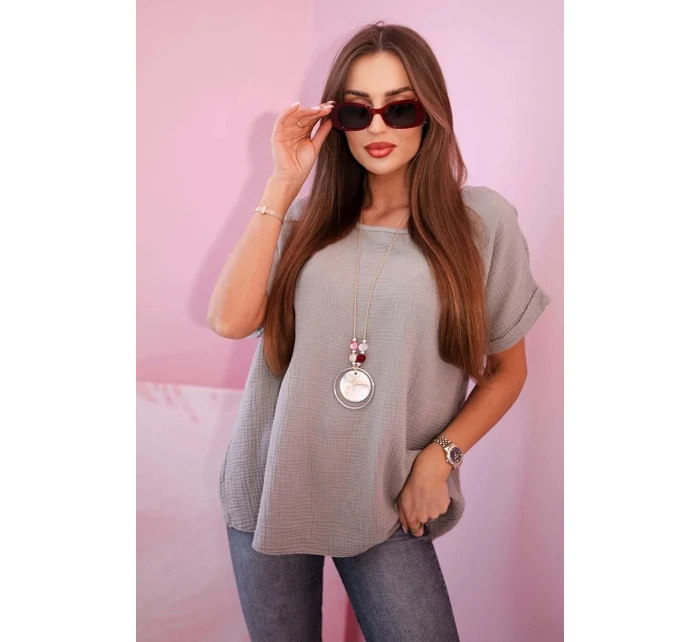 Mušelínová blúzka s náhrdelníkom Fango