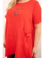 Dámske bavlnené šaty nadmernej veľkosti s dlhším chrbtom a vreckom červené