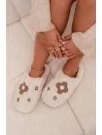 Kožešinové pantofle s květinami béžové model 21772526 - Boto