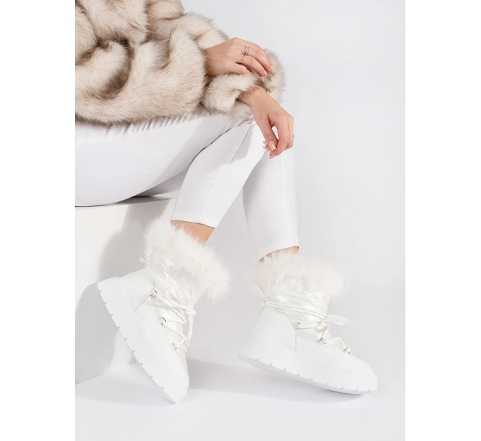 Pekné dámske biele snežnice na platforme Pekné dámske biele snežnice na platforme