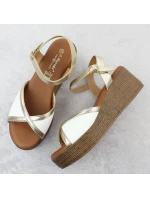 Dámské sandály na platformě bílé a zlaté model 21904971 - S.Barski