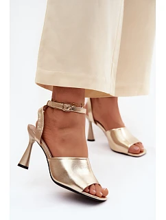 Dámské sandály na podpatku model 22126171 Zlaté - VINCEZA