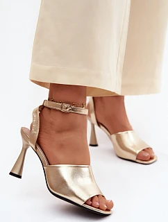 Dámské sandály na podpatku model 22126171 Zlaté - VINCEZA