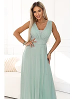 Dlouhé maxi šaty s a hlubokým výstřihem pistáciová barva model 22082632 - numoco basic Dlouhé maxi šaty s a hlubokým výstřihem pistáciová barva model 22082632 - numoco basic