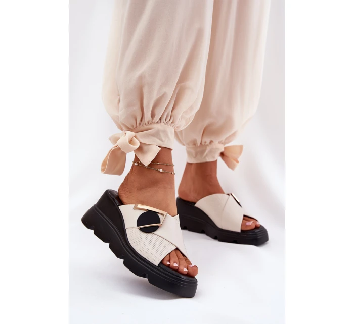 Eleganckie Skórzane Klapki Damskie Na Koturnie Z Ozdobą Artiker 56C1585 Beżowe