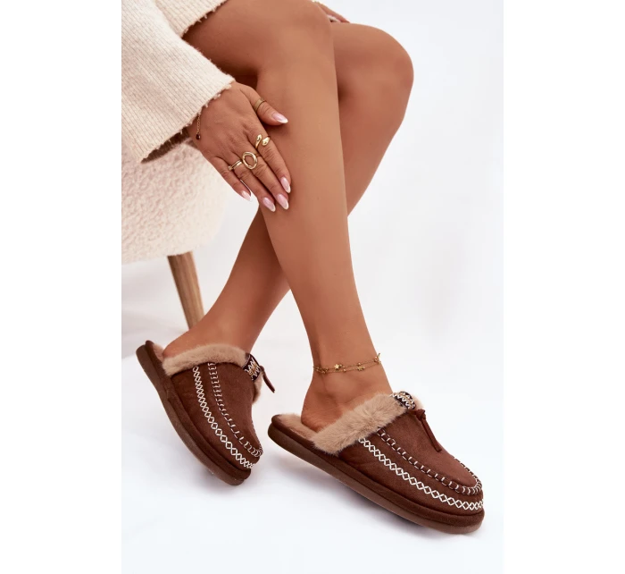 Dámské pantofle s kožešinou a výšivkou Hnědé model 21786862 - Boto Dámské pantofle s kožešinou a výšivkou Hnědé model 21786862 - Boto