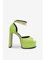 Lakované dámské sandály na podpatku a platformě Zelené model 21951663 - Boto