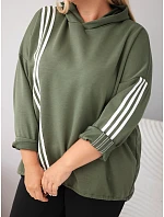 Dámska mikina z viskózy vo veľkosti plus size s kapucňou a ozdobnými pásikmi v khaki farbe