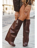Dámske čižmy na platforme s opaskom a striebornými detailmi 033 Brown - Korivelle