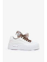 Dámské tenisky na masivní platformě s ozdobným šněrováním bílé model 21689278 - Boto Dámské tenisky na masivní platformě s ozdobným šněrováním bílé model 21689278 - Boto