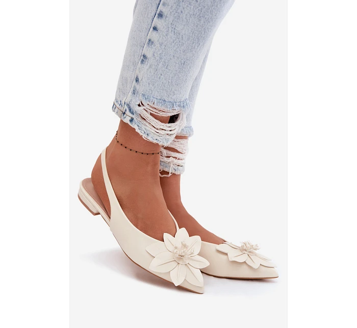 Dámské sandály na nízkém podpatku s květem model 22102823 - Boto