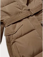 Hnědá vypasovaná zimní bunda s opaskem model 21248119 - Banna Hnědá vypasovaná zimní bunda s opaskem model 21248119 - Banna