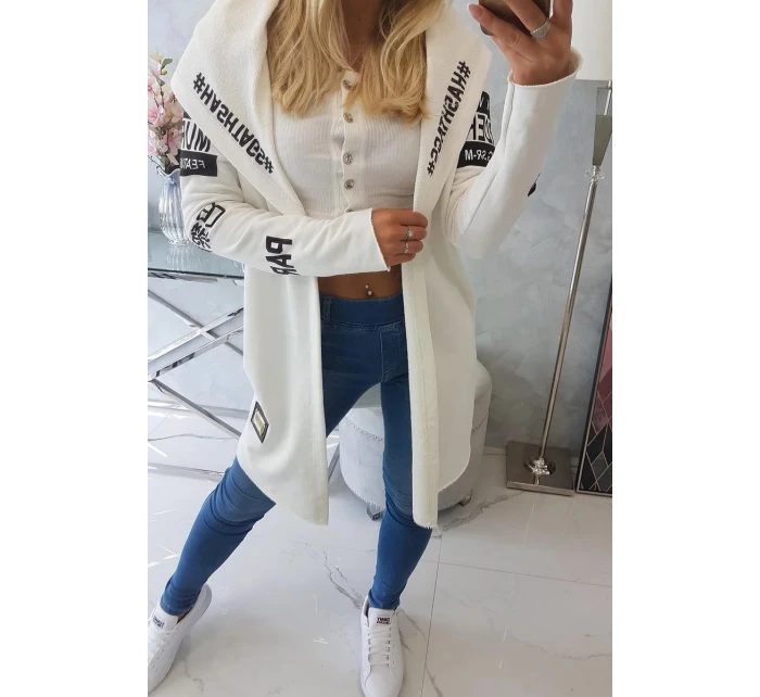 Voľný sveter s nápisom 033 krémový - Kesi