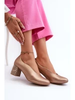 Elegantní kožené lodičky na podpatku model 21661319 zlaté - Maciejka