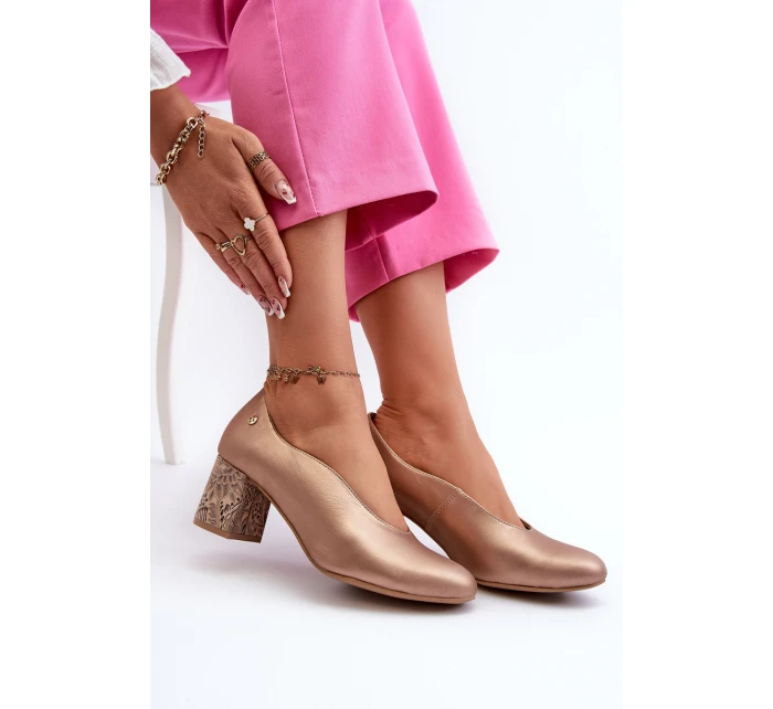 Elegantní kožené lodičky na podpatku model 21661319 zlaté - Maciejka