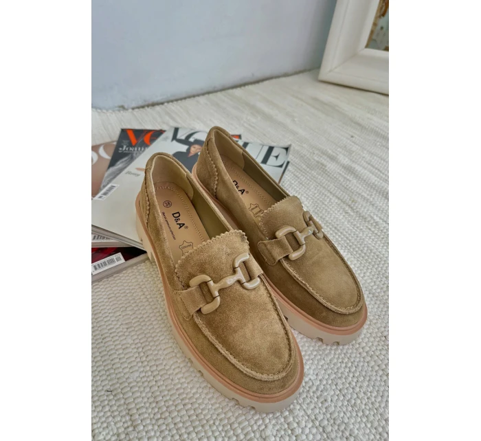 Dámské semišové mokasíny s ozdobou D&A model 21660216 hnědé - S.Barski Dámské semišové mokasíny s ozdobou D&A model 21660216 hnědé - S.Barski