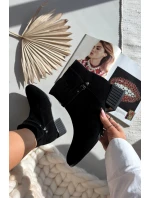 Dámské kozačky z přírodního semiše na klínu zateplené model 21715520 Černé - D&A