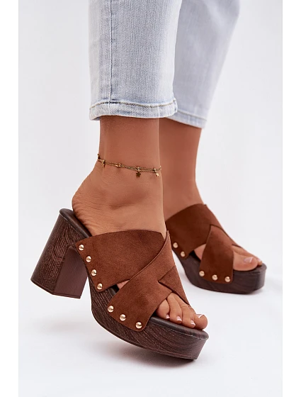 Dámské sandály na podpatku se zlatými přezkami Camel model 21951488 - Boto Dámské sandály na podpatku se zlatými přezkami Camel model 21951488 - Boto