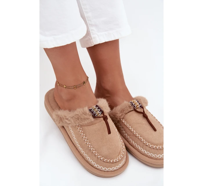 Dámske kožušinové papuče s kožušinou a výšivkou - béžové Perivelle Dámske kožušinové papuče s kožušinou a výšivkou - béžové Perivelle