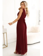 637-1 Dlhé večerné šaty s brokátovým akcentom a hlbokým výstrihom - bordové 637-1 Dlhé večerné šaty s brokátovým akcentom a hlbokým výstrihom - bordové