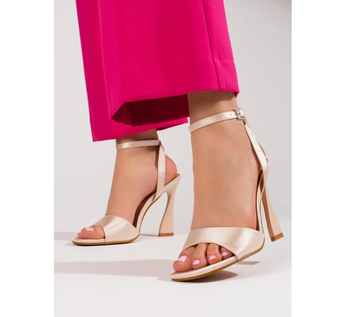 Výborné dámské sandály hnědé na jehlovém podpatku Výborné dámské sandály hnědé na jehlovém podpatku