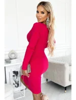 Elegantní bavlněné dámské šaty ve fuchsijové barvě s přeloženým obálkovým výstřihem a dlouhými rukávy model 18630783 - numoco Elegantní bavlněné dámské šaty ve fuchsijové barvě s přeloženým obálkovým výstřihem a dlouhými rukávy model 18630783 - numoco