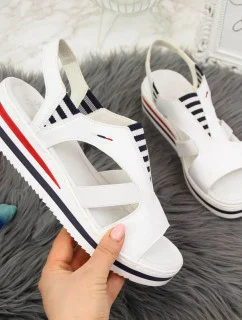 Sandále na platforme Rieker W V02Y5 white