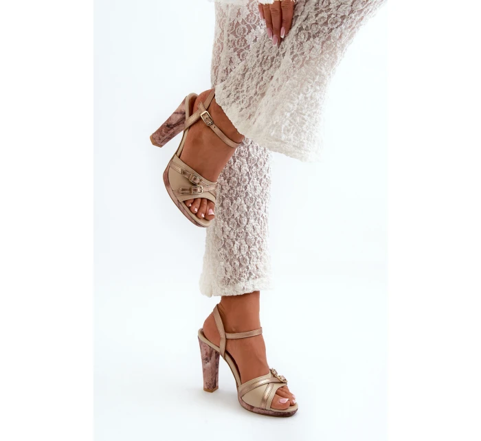 Dámské kožené sandály na podpatku model 21665619 - Maciejka
