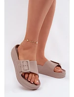 Dámské pěnové sandály na platformě s přezkou Big Star TT274A079 tmavě béžové Dámské pěnové sandály na platformě s přezkou Big Star TT274A079 tmavě béžové