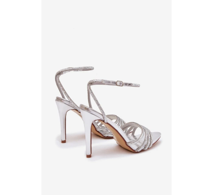 Sandále na podpätku model 222257 Vykročte štýlovo