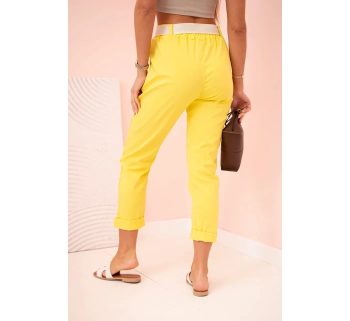 Dámske viskózové nohavice s opaskom a rozšírenými nohavicami tmavo žlté Dámske viskózové nohavice s opaskom a rozšírenými nohavicami tmavo žlté