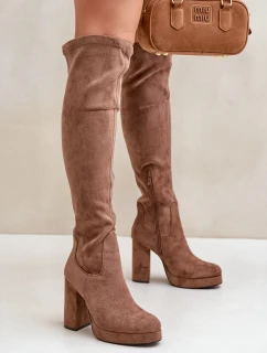 Topánky na podpätku a platforme s vysokou holennou časťou nad kolenom, vyrobené z eko semišu, tmavobéžové Zistaria