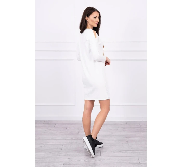 Šaty s 3D grafikou a zdobenými volánikmi vo farbe ecru Šaty s 3D grafikou a zdobenými volánikmi vo farbe ecru