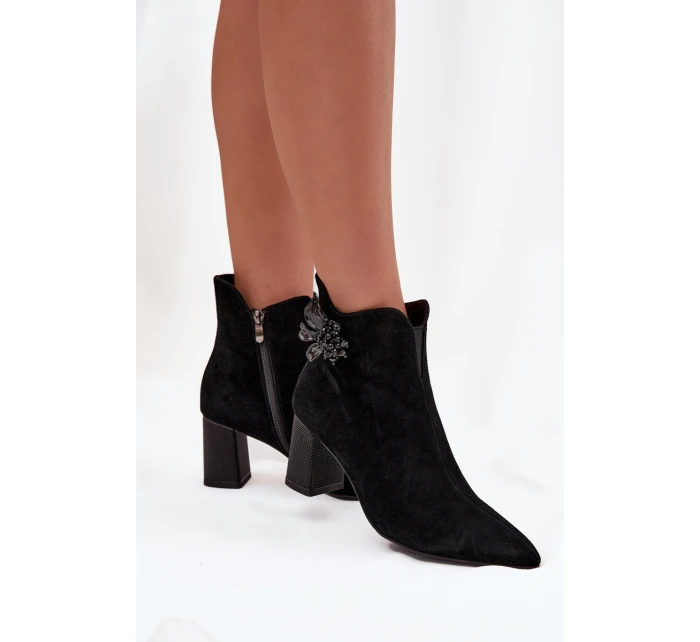 Dámske semišové čižmy na podpätku so zdobením D&A - čierne Dámske semišové čižmy na podpätku so zdobením D&A - čierne