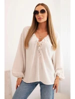Dámská blůza s s výstřihem a ozdobou béžová model 21266184 - K-Fashion