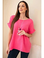 Mušelínová blúzka s náhrdelníkom ružová