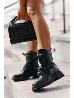 Členkové topánky z eko kože Workery Dámske s príveskami Čierne Rianael