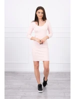 Přiléhavé šaty s výstřihem pudrově růžové Přiléhavé šaty s výstřihem pudrově růžové