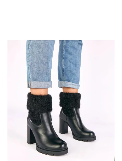 Topánky na podpätku model 221642 Solea Topánky na podpätku model 221642 Solea