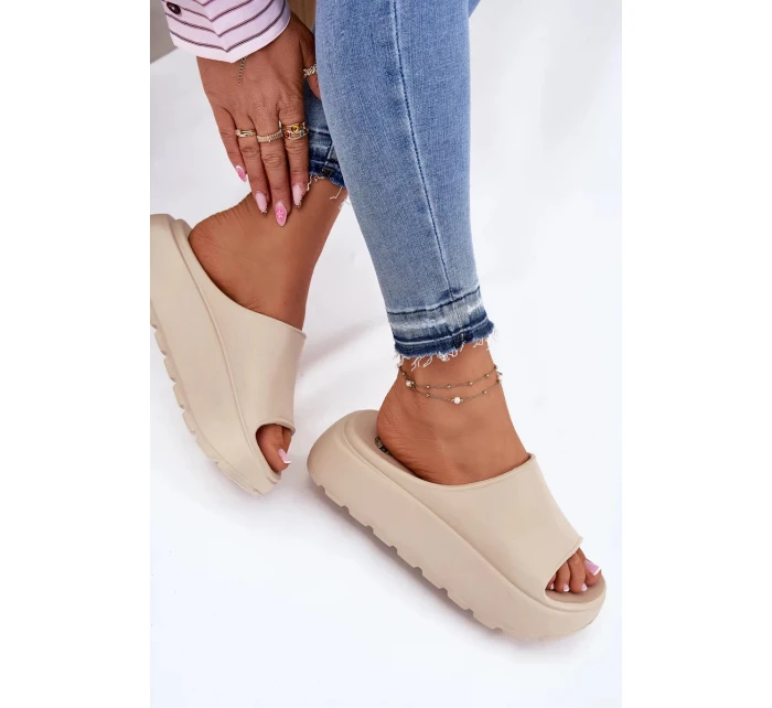 Dámske penové papuče na platforme - béžové