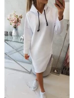Šaty s kapucí a bočním rozparkem bílé