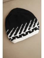 Dámska zimná vlnená čiapka s geometrickým vzorom a kamienkami K469 čierna Dámska zimná vlnená čiapka s geometrickým vzorom a kamienkami K469 čierna