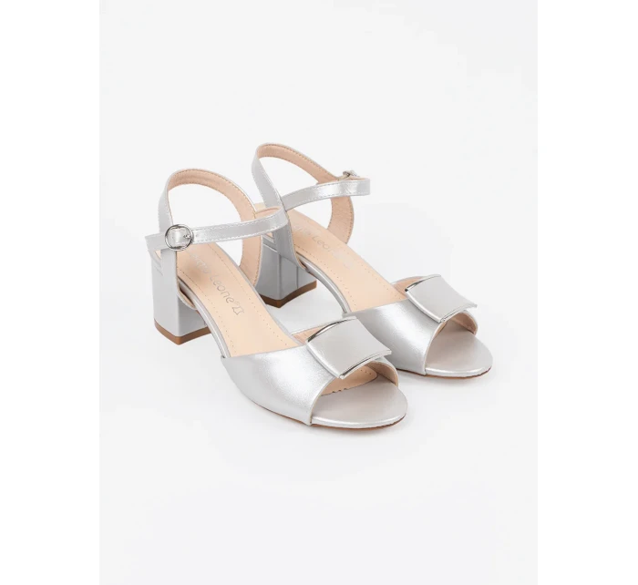 Pohodlné stříbrné  sandály dámské na širokém podpatku