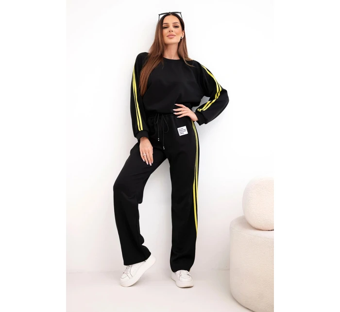 Dámský teplákový komplet model 21951909 s lampasy a volnou mikinou černý - K-Fashion