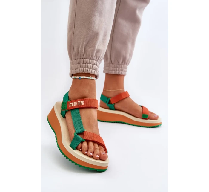 Model topánok na klinoch 198802 Krok v štýle