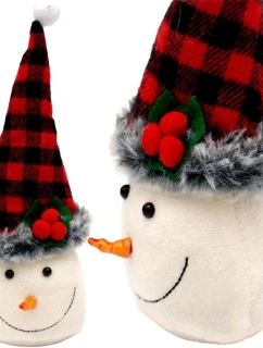 DEKORATÍVNY SNEHULIAK 20 CM S ČERVENO-ČIERNOU KÁROVANOU ČIAPKOU
