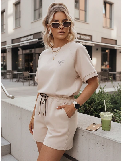 Dámsky letný set s motýľom z mäkkej viskózy v béžovej farbe FashionStreet AY1191 Dámsky letný set s motýľom z mäkkej viskózy v béžovej farbe FashionStreet AY1191