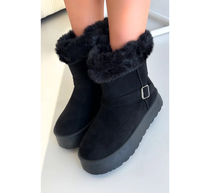 Dámské sněhule na platformě s přezkou a kožešinou Czarne model 21821891 - Boto Dámské sněhule na platformě s přezkou a kožešinou Czarne model 21821891 - Boto