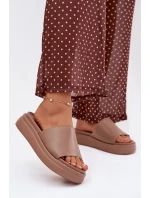 Dámské pantofle na platformě tmavě béžové model 21918985 - Boto