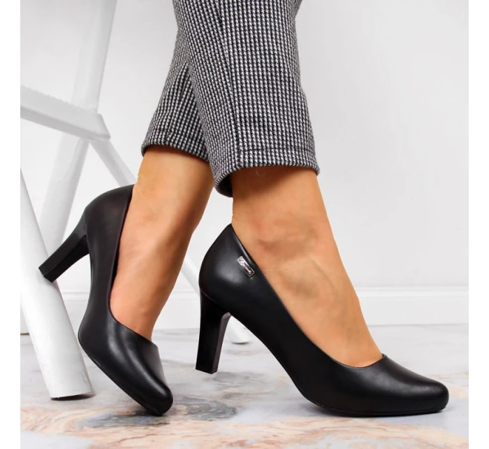 Čierne lodičky na podpätku W Sergio Leone